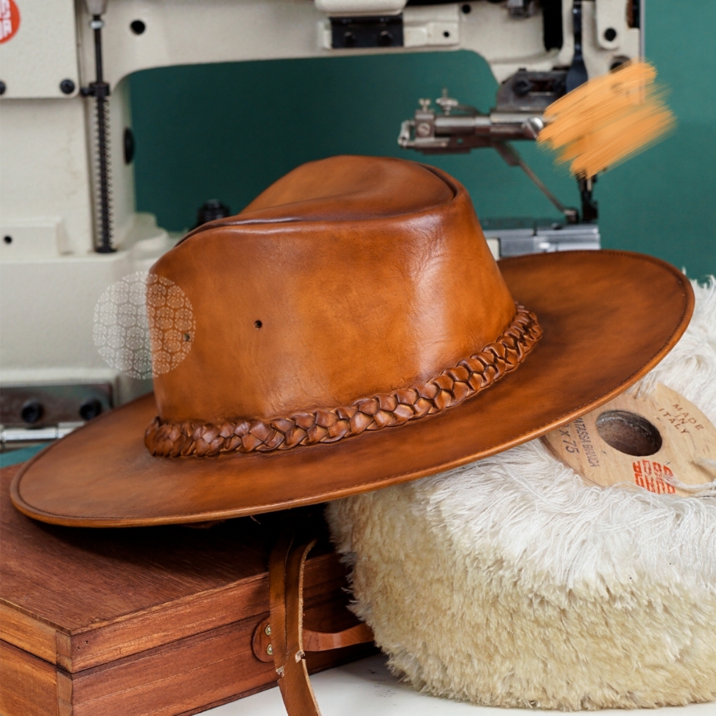 Mũ da thật vành rộng cổ điển dễ dàng phối đồ, mũ cowboy thủ công màu Hổ Phách MCP_01A bảo hành 3 năm