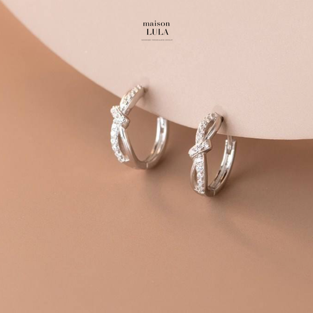 Khuyên tai bạc nữ tròn nơ thắt đính đá nữ tính Maison Lula E1, Hoa tai Bạc hình nơ, Bông tai bạc nữ gắn đá