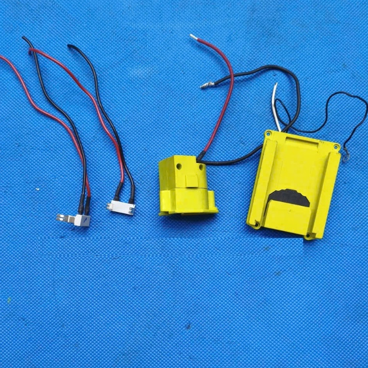 Đế Pin Ryobi 36V - Đế Lấy Nguồn