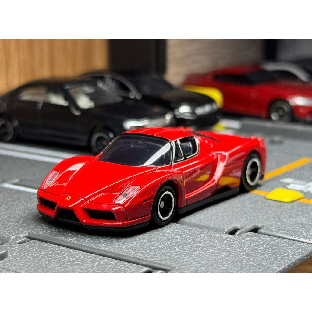Tomica No.11 Ferrari Enzo Ferrari 1/62 (Trầy ít, Không hộp)