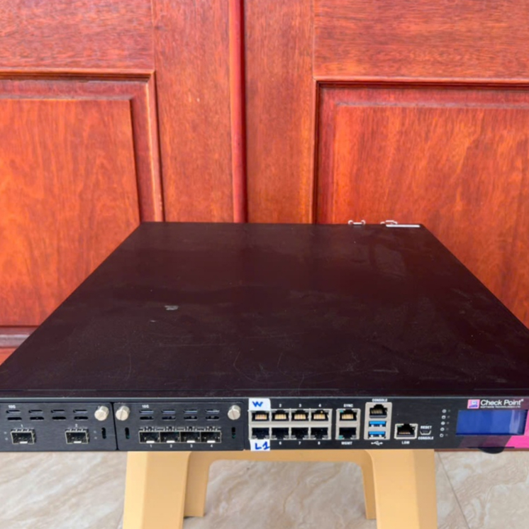 Router PC Check Point R5800 /R5600 hết license chạy pfsense/mikrotik...
