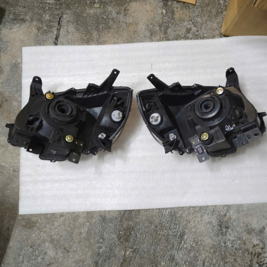Đèn pha BT50 đời 2006 - 2011. Đèn lái trước Mazda BT50 đời cũ