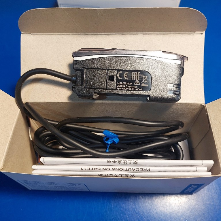 Bộ khuếch đại cảm biến sợi quang Omron E3X-HD41 2M _Nhật Bản