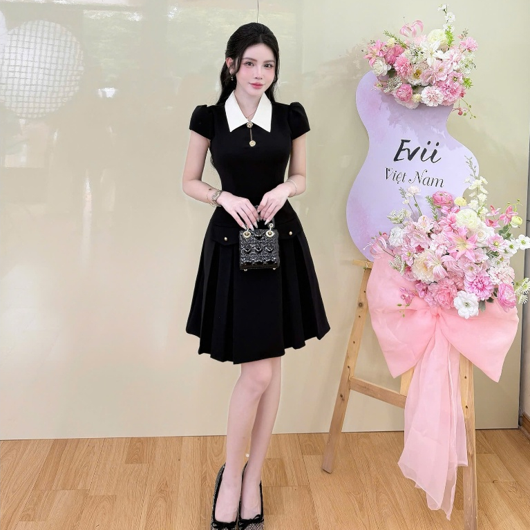 2HS10 - Váy Thiết Kế Eviici dành cho nữ, thiết kế cổ bẻ khoét nhẹ trước ngực, dáng A xếp ly ngắn