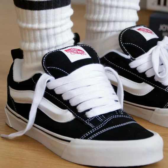 Giày sneaker vans cổ thấp đen trắng kiểu skate unisex, chất liệu da lộn phối vải, đế cao su bền, pho
