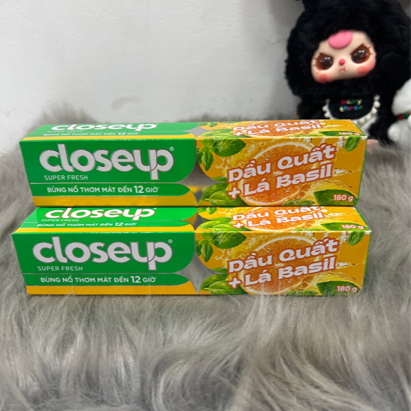 Kem đánh răng Closup dầu quất và lá Ba silk hộp 180g