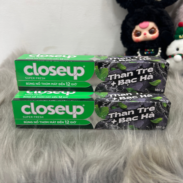 Kem đánh răng Closup than tre và bạc hà hộp 180g
