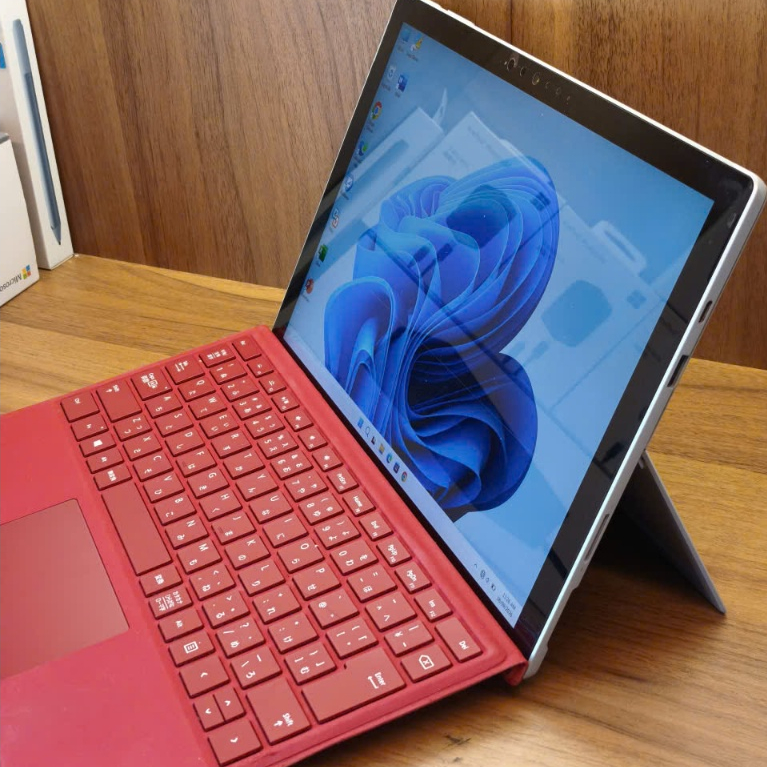 Microsoft Surface Pro 7 Plus i5 Gen 11 | RAM 8GB | SSD 256GB | Màn 12.3” Cảm Ứng | 1 Đường Sọc Ngang