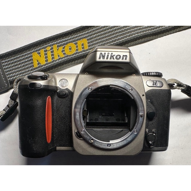 Máy ảnh film Nikon U (Nikon F65) rất đẹp kèm dây đeo