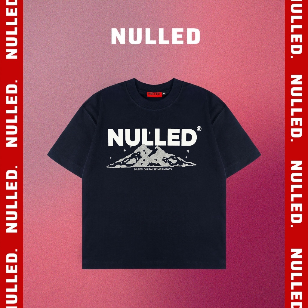 Áo thun xanh navy in chữ NULLED Peak Graphic Tee form boxy cổ bo dệt nam nữ | N-T3128-N-T00_NA