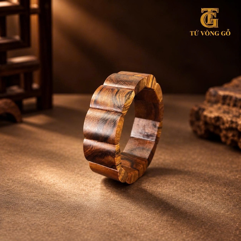 Vòng Tay Gỗ Bách Xanh Chìm Nước Bản Dẹt 18x22mm – Gỗ Già Nặng, Thơm Ngọt Tự Nhiên | Tú Vòng Gỗ