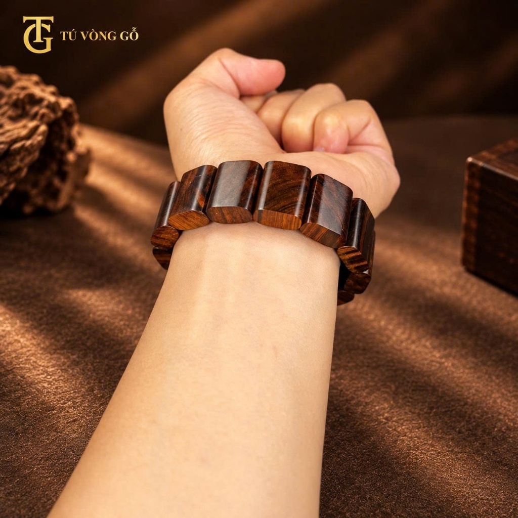 Vòng Tay Gỗ Bách Xanh Chìm Nước Bản Vồng  – Gỗ Già Nặng, Thơm Ngọt Tự Nhiên - TÚ VÒNG GỖ