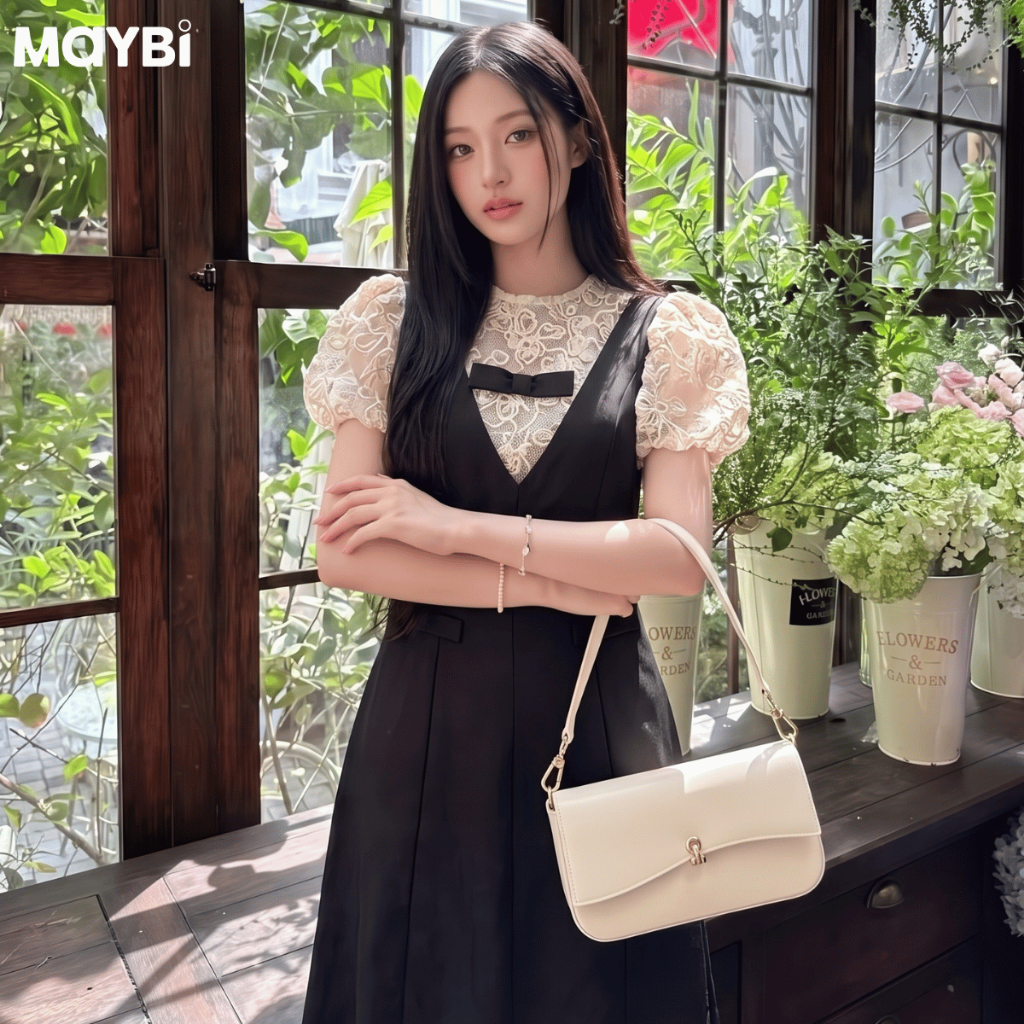 MAYBI Đầm đen phối ren tay bồng Amélie