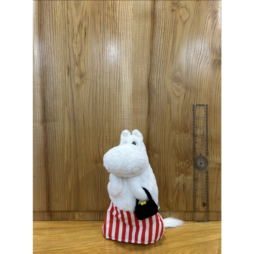 Gấu bông Moomin cầm túi dễ thương