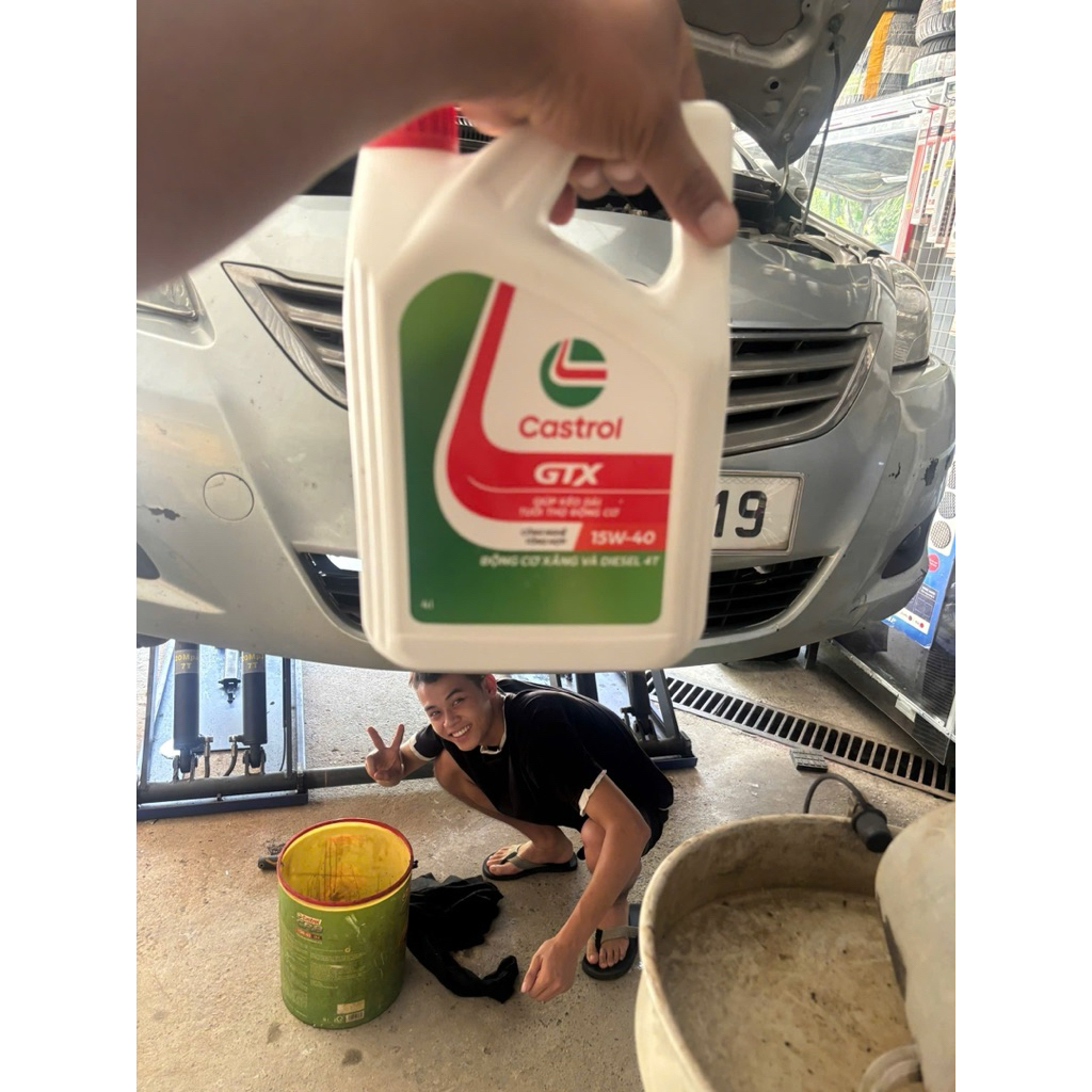 Dầu nhớt Ô tô Castrol GTX 15W40 4 Lít Dầu Khoáng Chuyên dụng cho Ô tô chạy 5000km