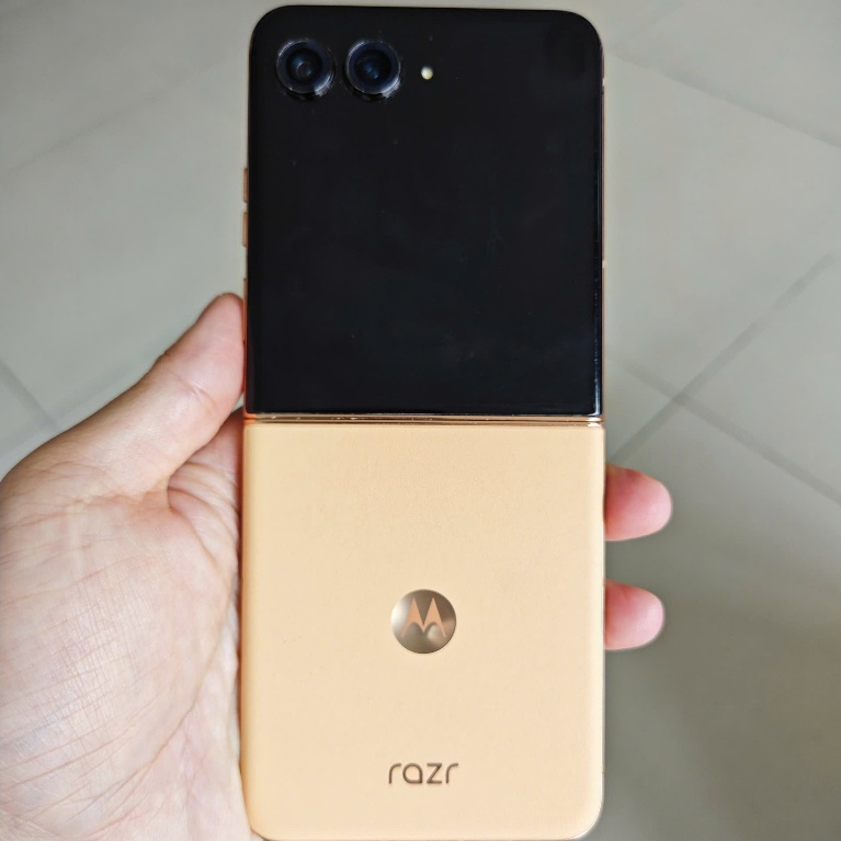 Motorola Razr 50 Ultra Quốc Tế - Snapdragon 8s Gen 3, thiết kế gập