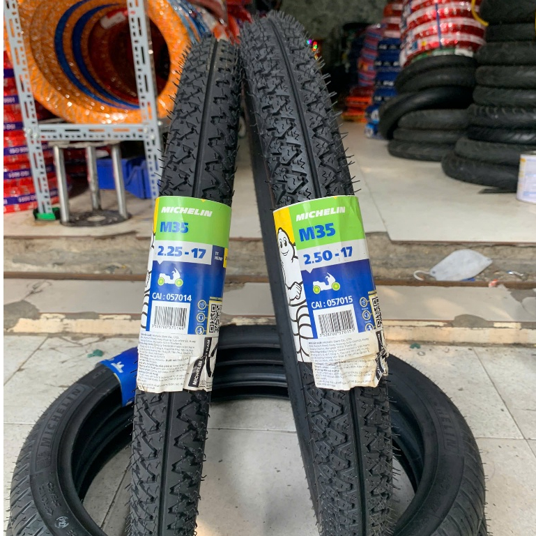 Vỏ lốp Michelin M35 size 2.25-17,2.50-17 gắn cho các dòng xe số. Vỏ dùng ruột