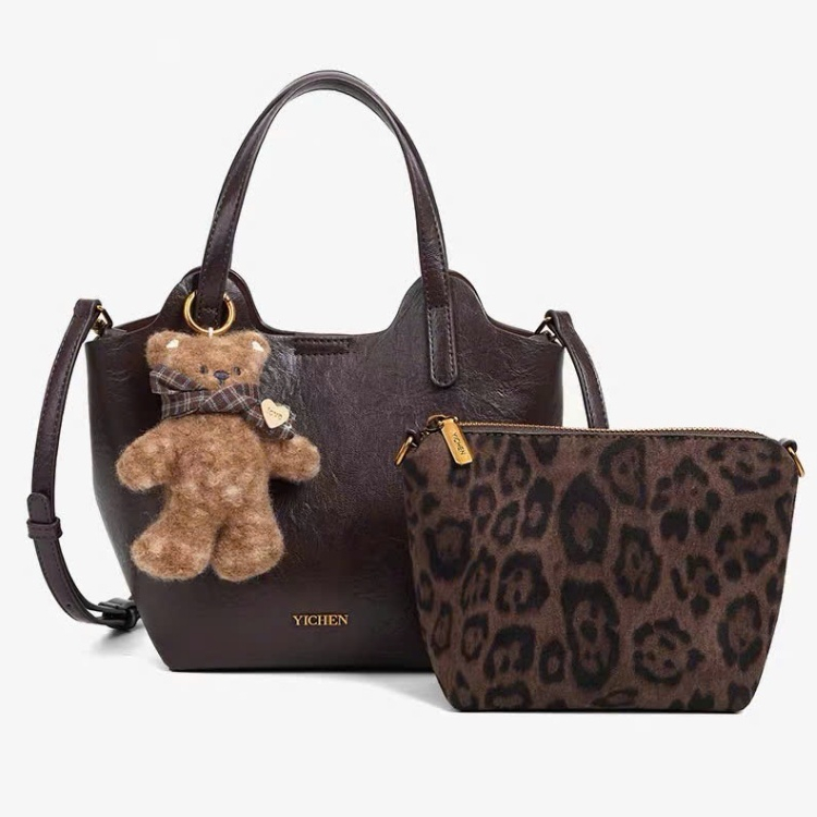 M26787# Set túi Yichen nâu charm gấu