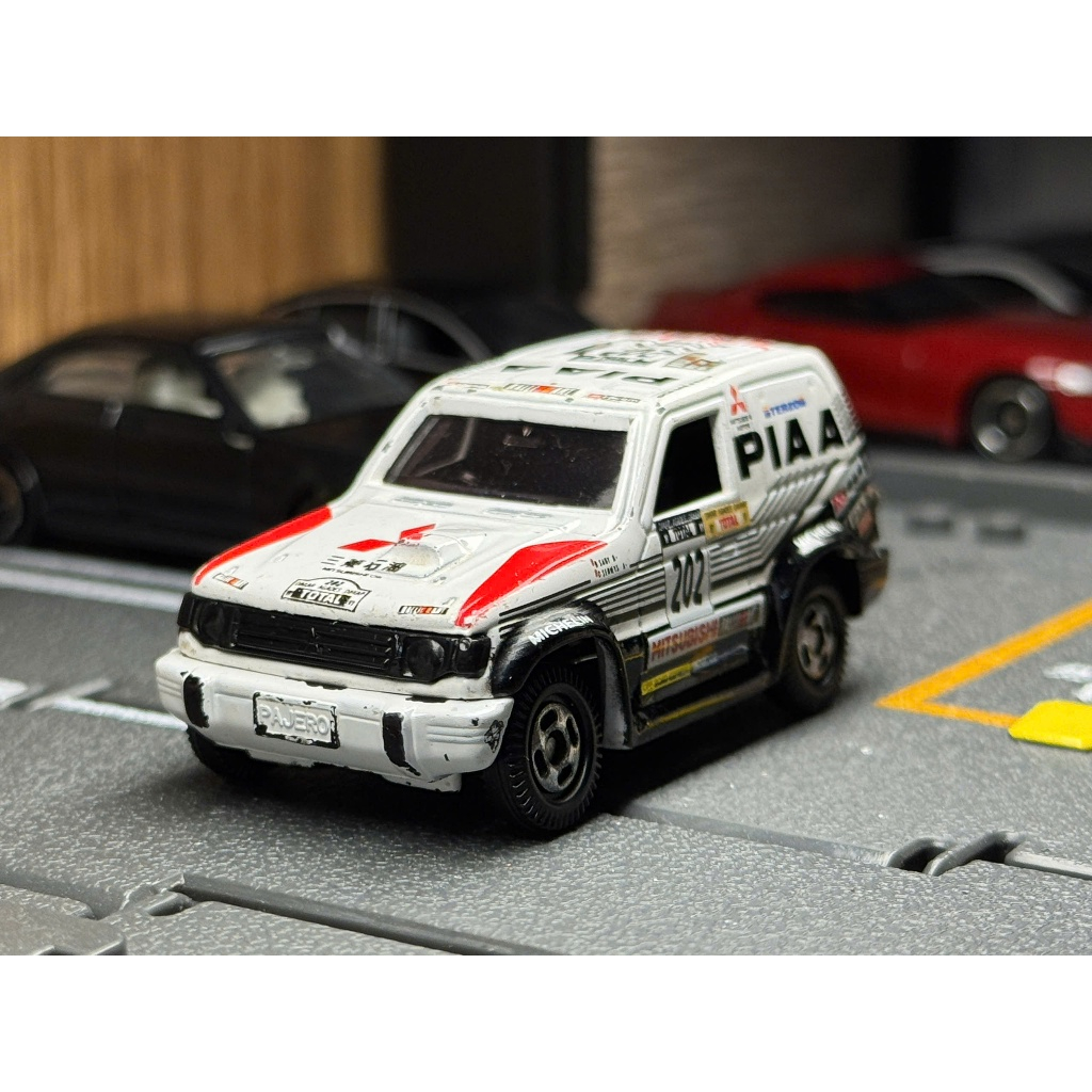 Tomica No.30 Mitsubishi Pajero 1/61 (Trầy nhiều, Không hộp)