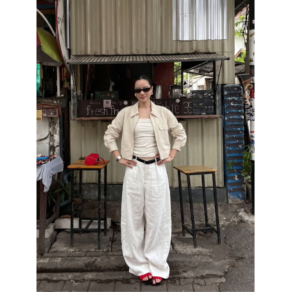 𝐀𝐕𝐄𝐍𝐀 𝐋𝐈𝐍𝐄𝐍 𝐉𝐀𝐂𝐊𝐄𝐓 | Áo Khoác Linen Nữ Dáng Ngắn Cổ Bẻ Khóa Kéo Túi Ngực – 𝐒𝐇𝐄𝐌𝐀𝐘