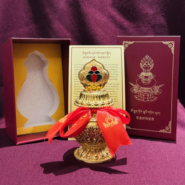 Bình đựng bảo vật Thần Tài Nyingma Seda Jiadong Orgyen chứa văn bản bí truyền của Dakini