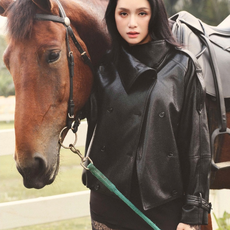 [DEZUS] Áo Khoác Da Nam/Nữ Màu Đen Cổ Cao Phom Dáng Rộng, Cá Tính, Trendy - TOMEI COAT - 2WAOL012A262