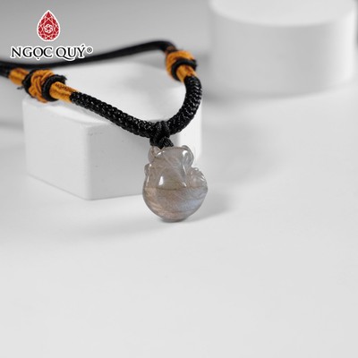 Mặt dây chuyền hồ ly 9 đuôi đá xa cừ xám hắc nguyệt quang 14*16mm - Ngọc Quý