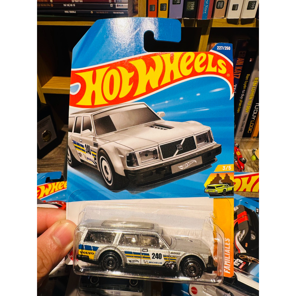 Hot Wheels - Volvo 240 Drift Wagon Mô Hình Xe Sưu Tập Mã 227/250 Series 3/5