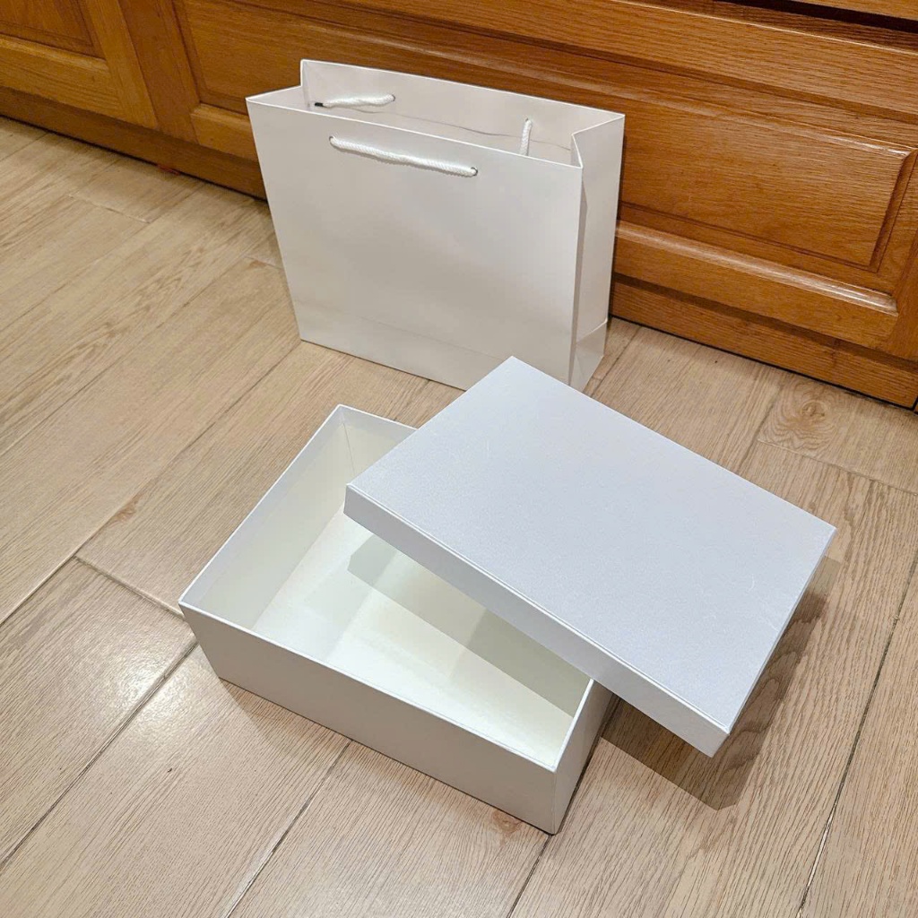 Hộp quà + túi giấy  màu trắng ,Túi giấy trơn , túi đựng quà , túi giấy size 25x30 đựng túi xách , áo