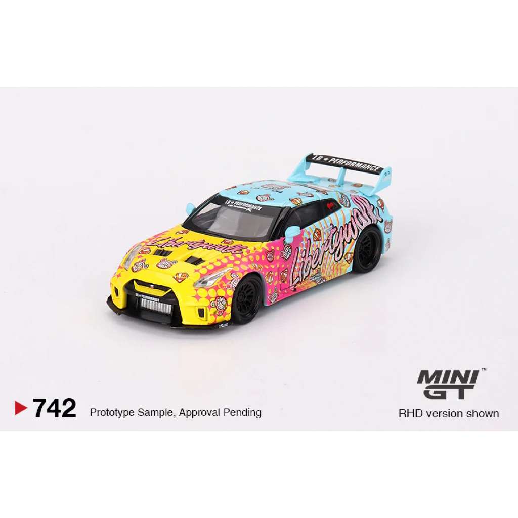 Xe mô hình Mini GT 1:64 LB-Silhouette Works GT Nissan 35GT-RR Ver.1 LBWK R35 Kuma