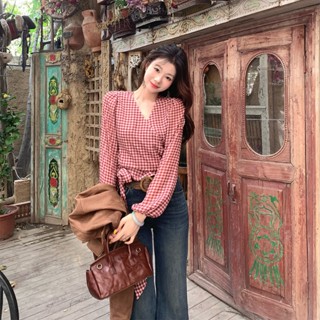 Áo sơ mi nữ kiểu caro đỏ Clara tay dài buộc eo cổ chữ V dáng ngắn croptop vải đũi xốp mềm form basic Hàn Quốc vintage