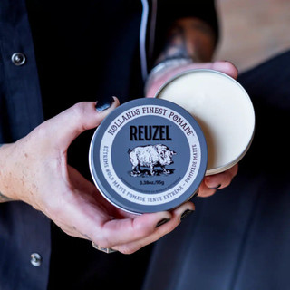 Sáp vuốt tóc Reuzel Extreme Hold Pomade