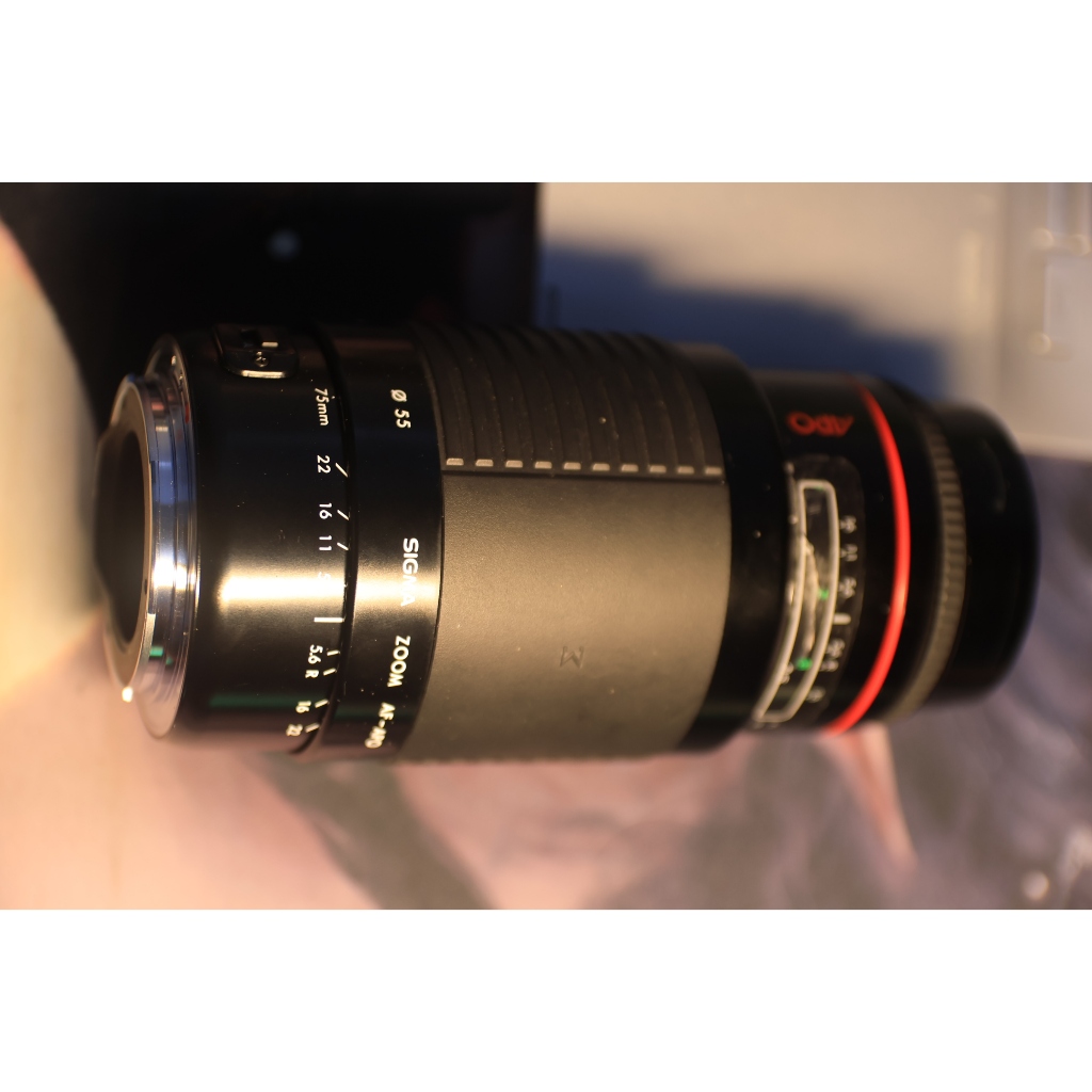 ống kính máy ảnh canon ef Sigma 75-300mm Apo multicol (AF hoạt động - khẩu độ luôn mở tối đa)