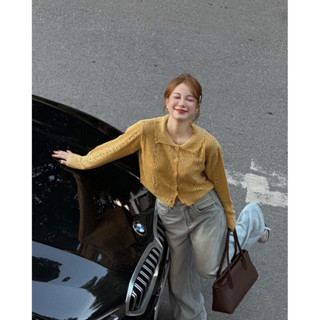 Áo len lưới tay dài cổ bẻ from dáng vừa người màu vàng NEW QC 2025 - sẵn