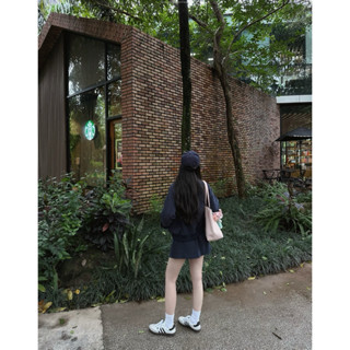 [Steezy] Set áo sweater nỉ xốp cổ cao thêu chữ HOWUS kèm chân váy xếp ly cạp chun sau form rộng - SE2525