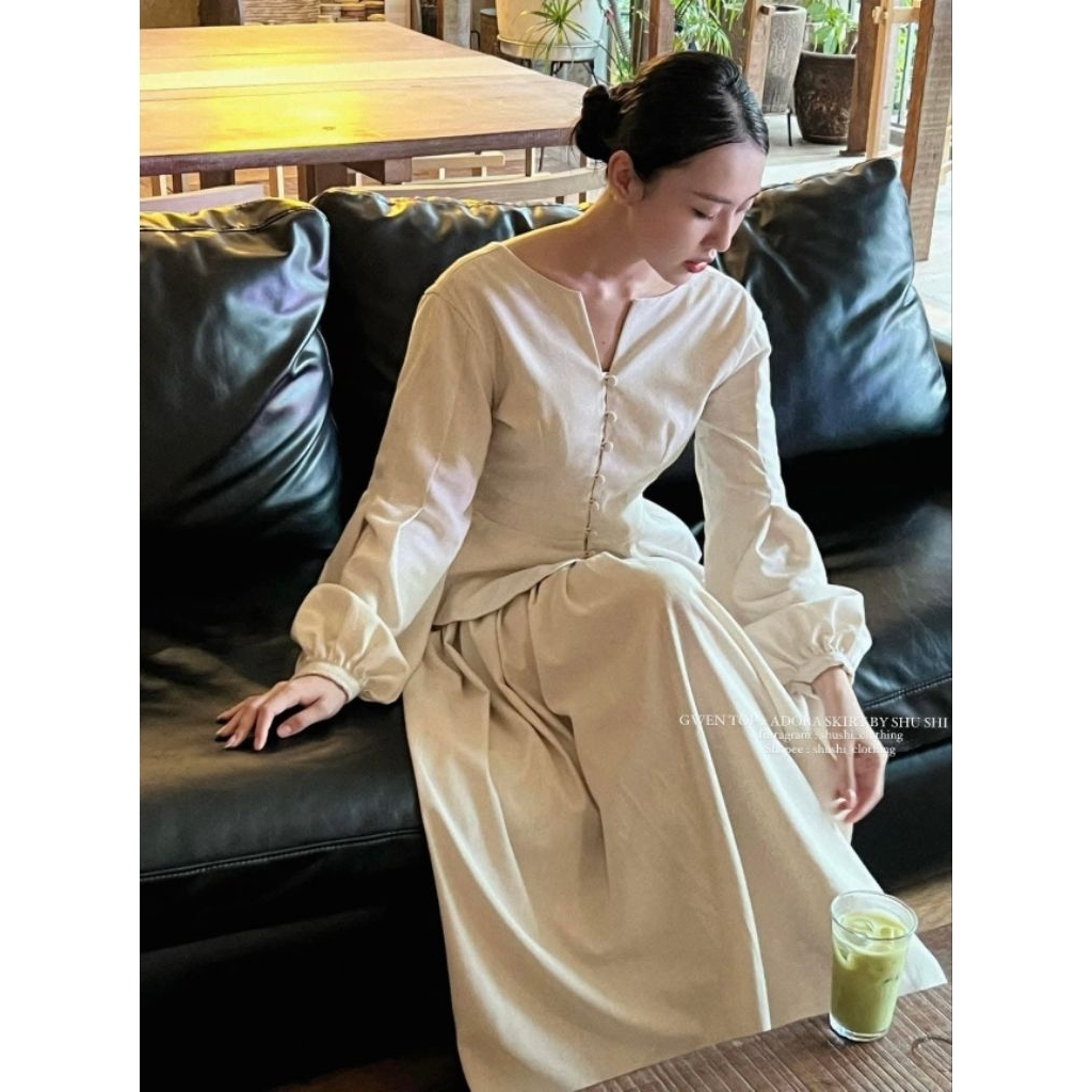 [THANH LÝ] Gwen Top - Áo Linen tay dài cổ chữ V 02 lớp SHU SHI màu beige size L (ảnh chính chủ)