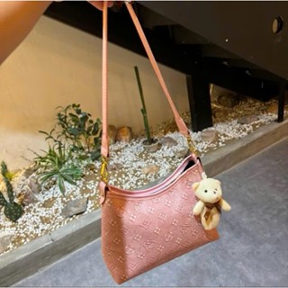  Túi kẹp nách nữ da PU họa tiết hoạt hình thời trang Hàn Quốc kèm gấu bông túi đeo vai đi chơi đi học - TXN075 