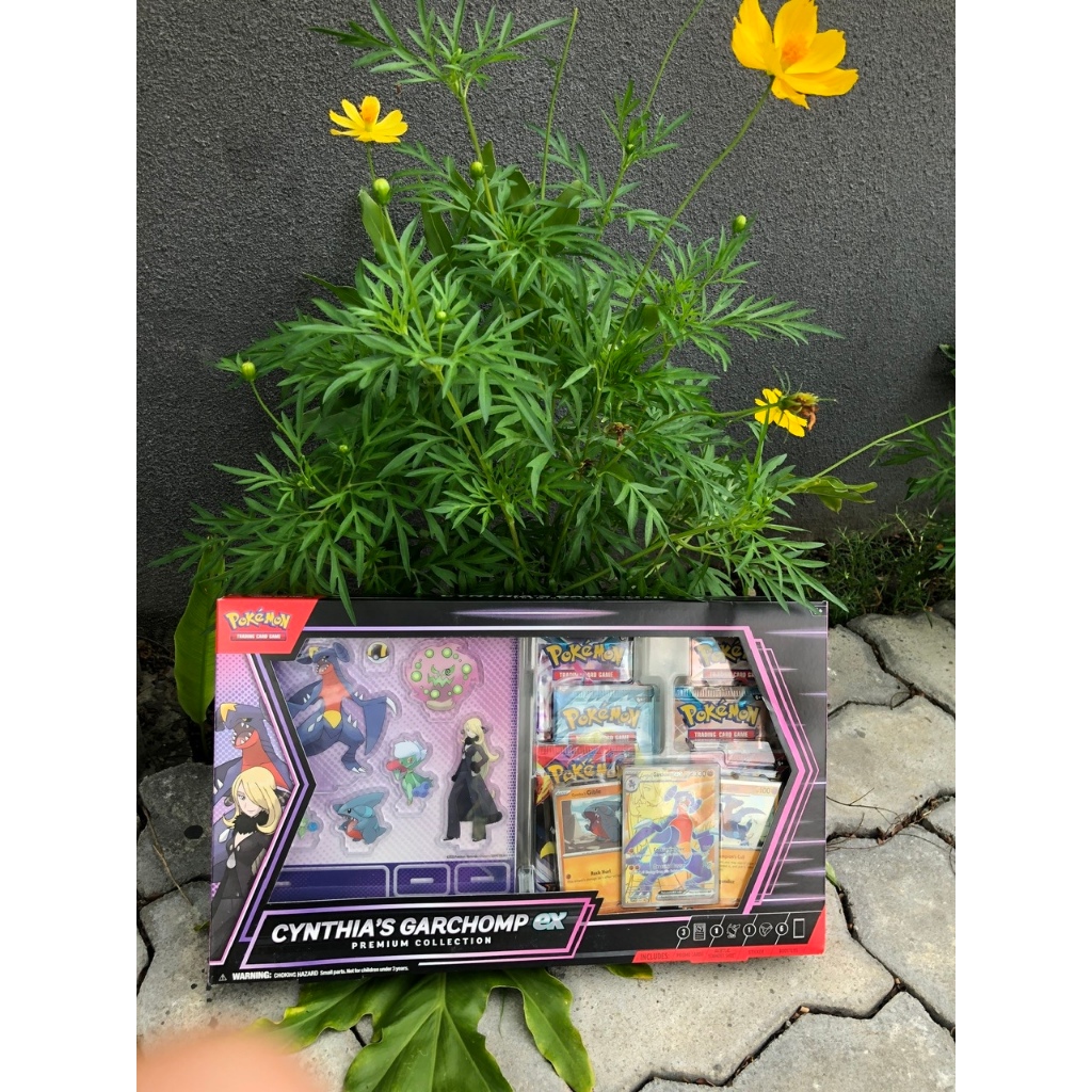 Hộp bài Pokemon Cynthia's Garchomp ex Premium Collection - chính hãng Nintendo
