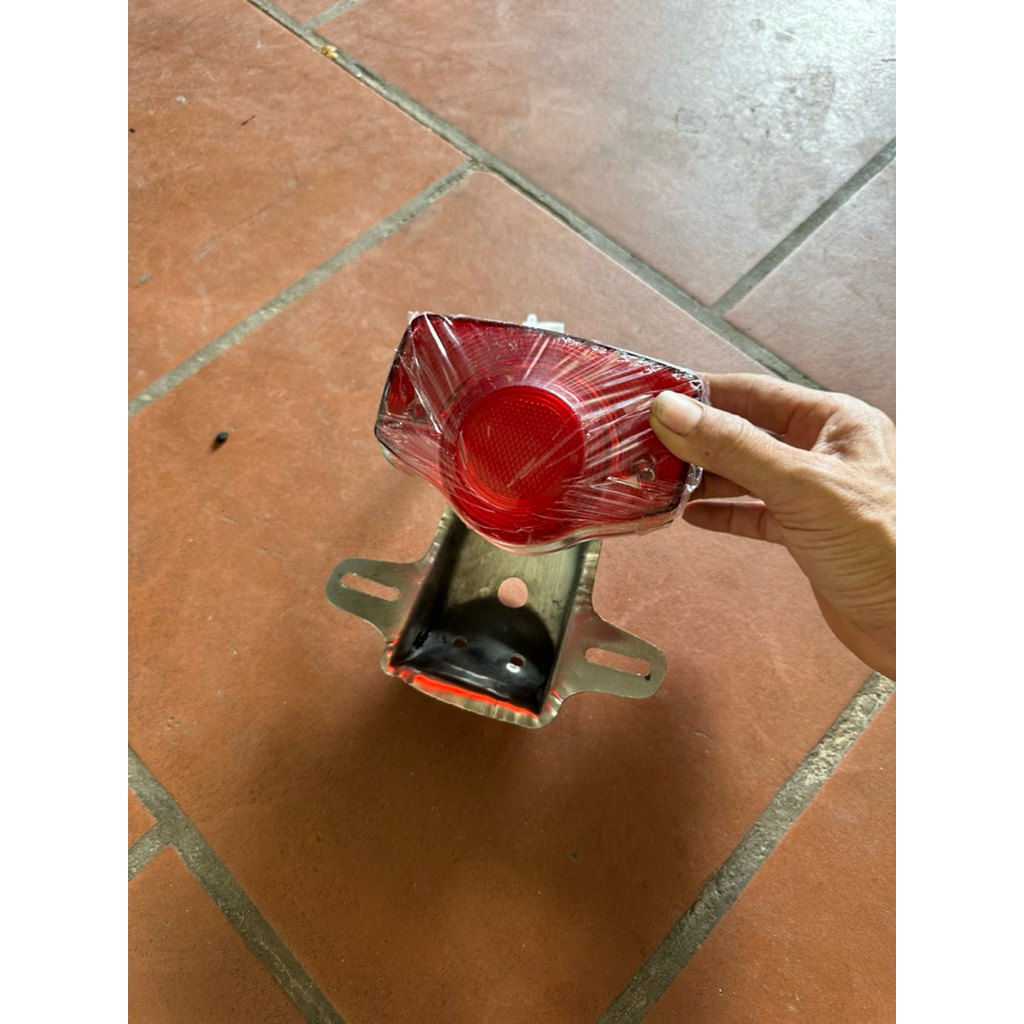 đèn sau cả cóc innoc xe máy chaly 79