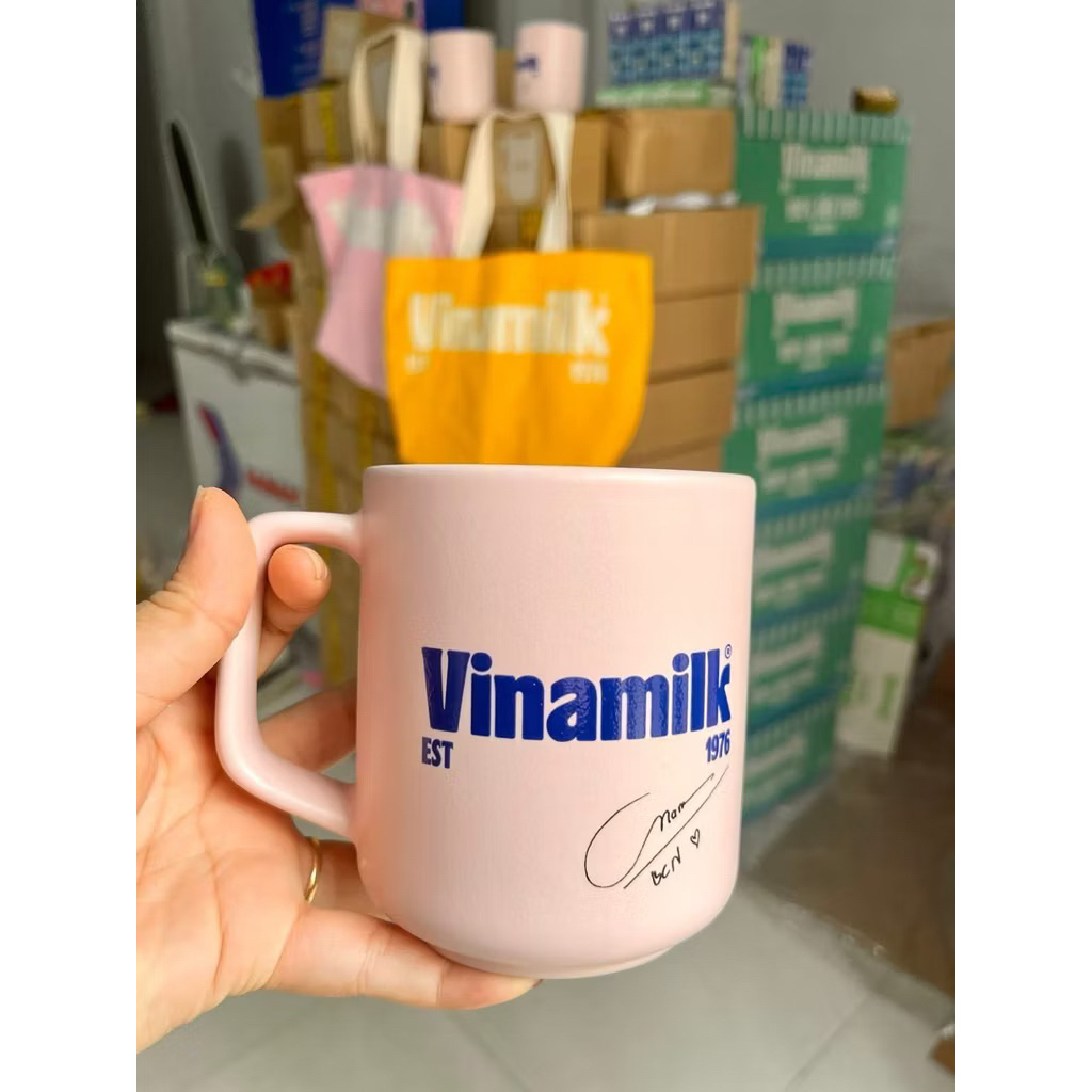 Ly sứ vinamilk có chữ kí Bùi Công Nam