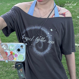 Áo thun trễ vai nữ NAKEDbyV áo phông cotton co giãn cổ thuyền in chữ vintage ANGELS TEE