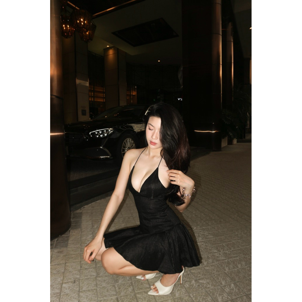 Đầm yếm xoè tafta xước Tafta Dress Byveestyle | BigBuy360 - bigbuy360.vn