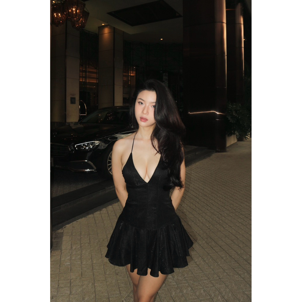 Đầm yếm xoè tafta xước Tafta Dress Byveestyle | BigBuy360 - bigbuy360.vn