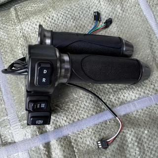Tay ga xe điện M133 mẫu mới, có nút(P) <RẺ VÔ ĐỊCH> Chuẩn có lắp rap TB1