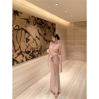 Đầm Lụa Hồng Nhạt Dáng Dài Cổ V Dây Vai Cổ Đổ Lưng