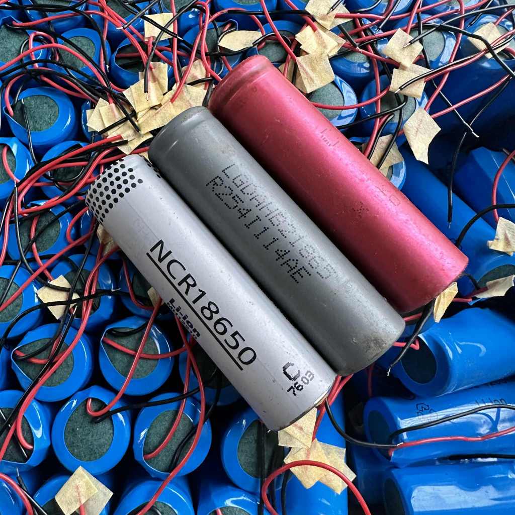 Cell 18650 sạc lại được dùng cho đèn đội đầu, loa bluetooth...