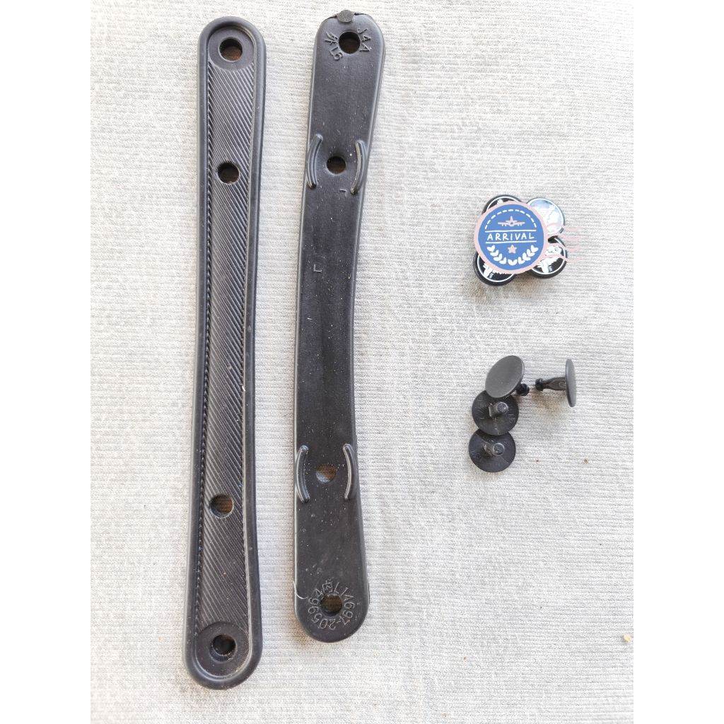 Quai dép CR dòng literide màu đen/1 cặp tặng kèm chốt đen in hình cá sấu