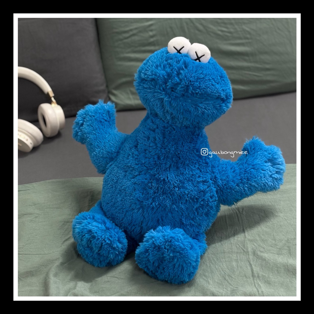 Gấu Bông Xinh - Bé Cookie Monster KAWS x UNIQLO x SESAMESTREET