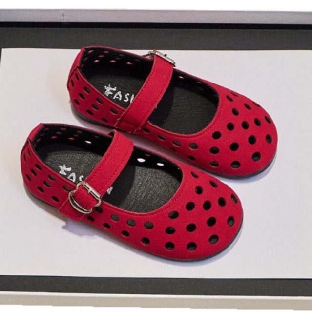 Giày búp bê bé gái màu đỏ lỗ thoáng khí mềm dẻo 2-10 tuổi G222