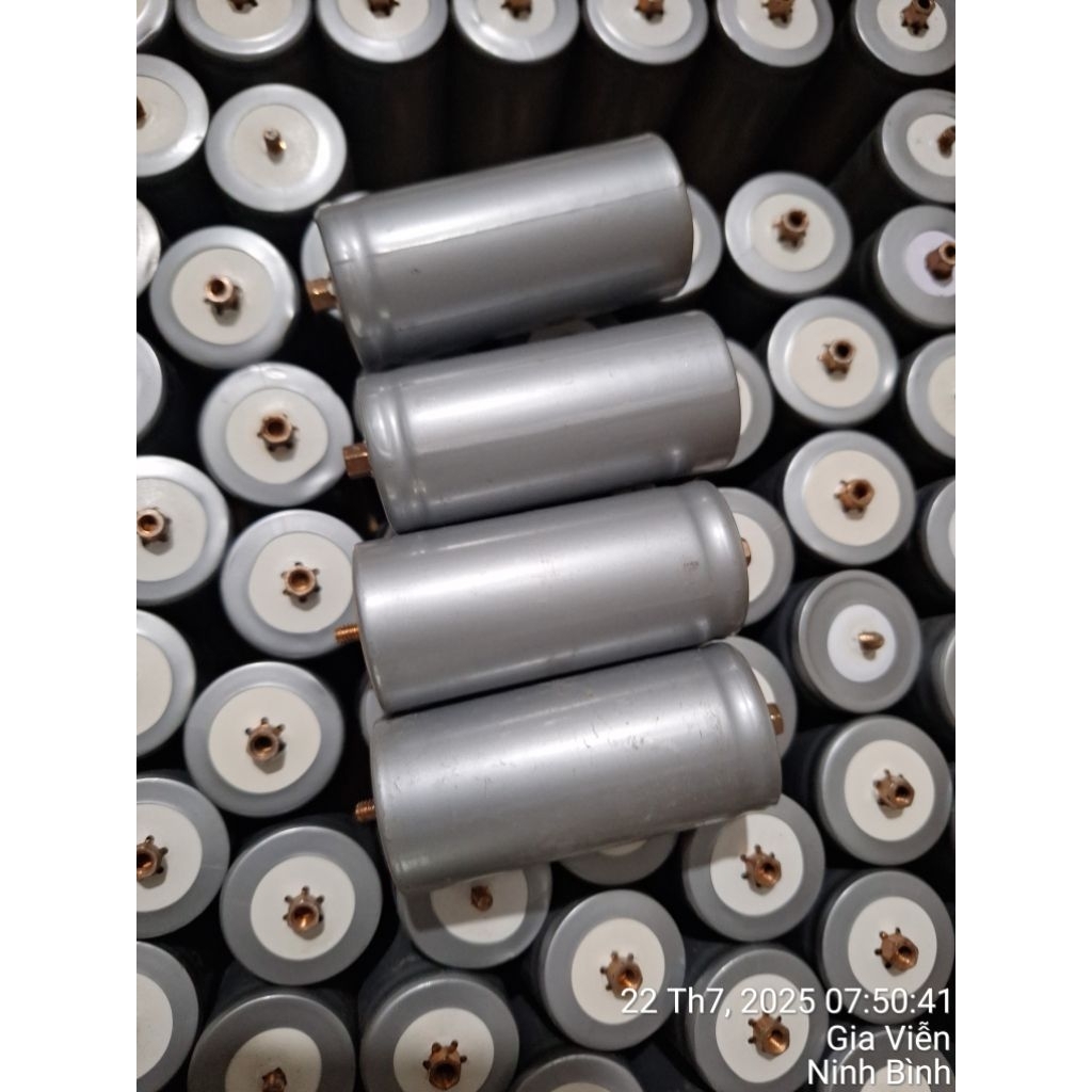 32650 dung lượng 6000 tặng kèm ốc vít